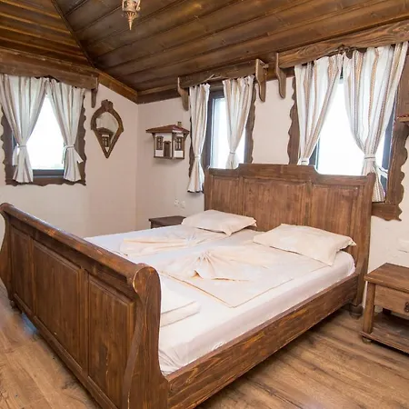 Complex Starite Kashti Pensión Medovo